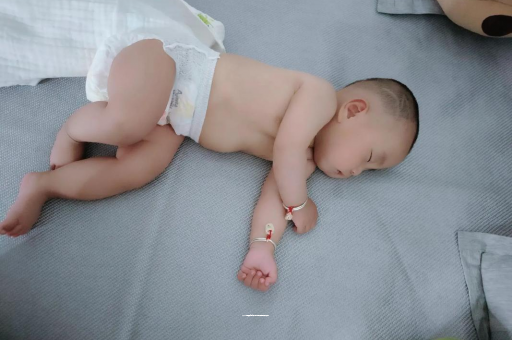 丹东宝宝多久会坐 丹东宝宝多久会坐